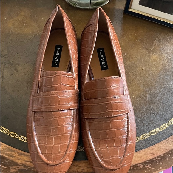 Nine West Gold Flats with Bow Detail - Picture 3 of 4